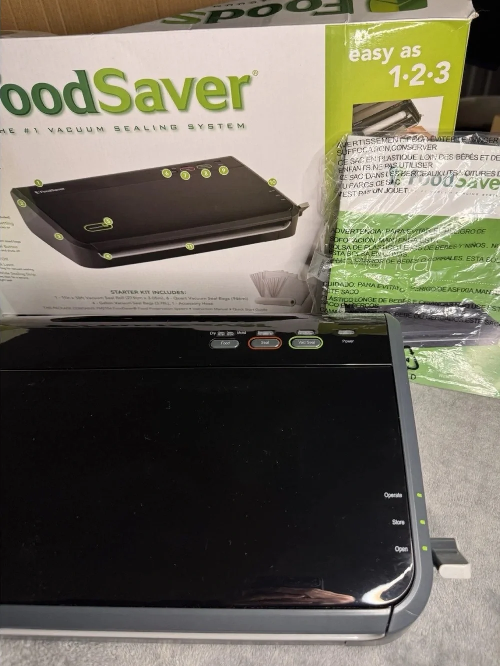 Food Saver Vacuum Sealing System  Fm2106